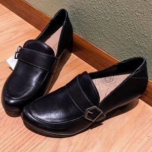 Taos Footwear Women's Troubador Pump Heel Buckle Loafer Black Leather Dress Shoe